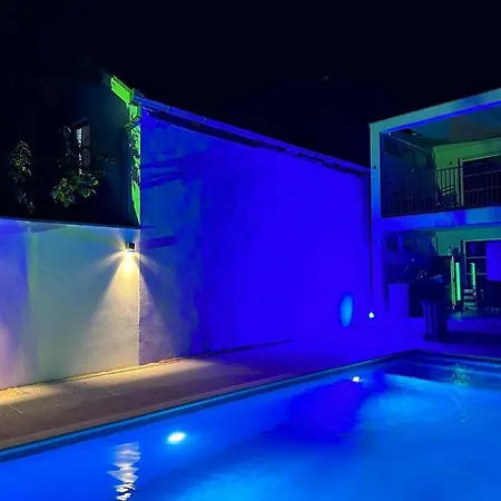 فيلة Aqua