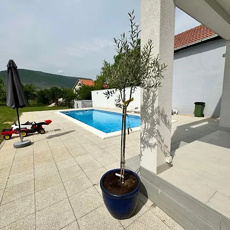 Villa Aqua