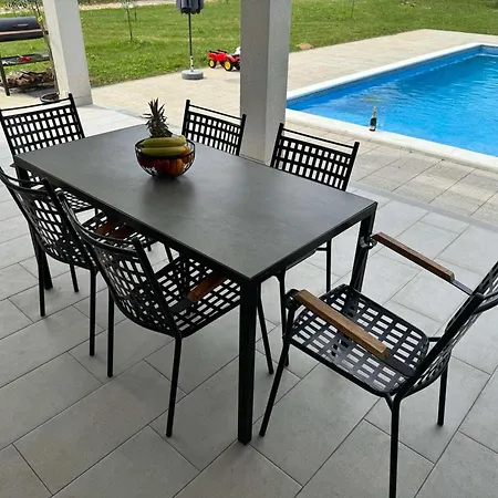 Villa Aqua